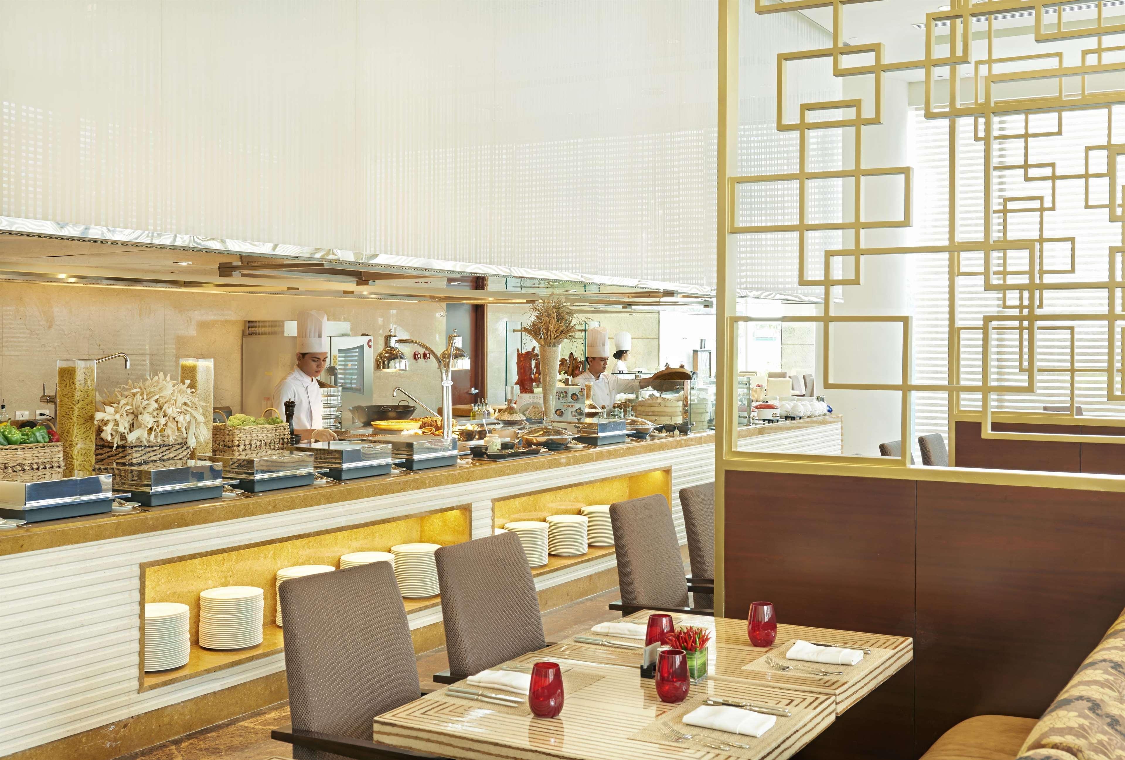 Fairmont Makati Hotell Makati City Eksteriør bilde The restaurant
