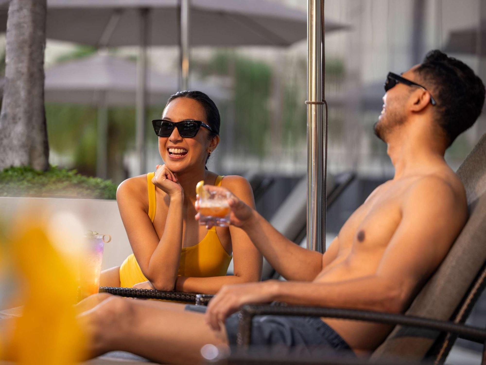 Fairmont Makati Hotell Makati City Eksteriør bilde The Beach Club at The Standard, East Village