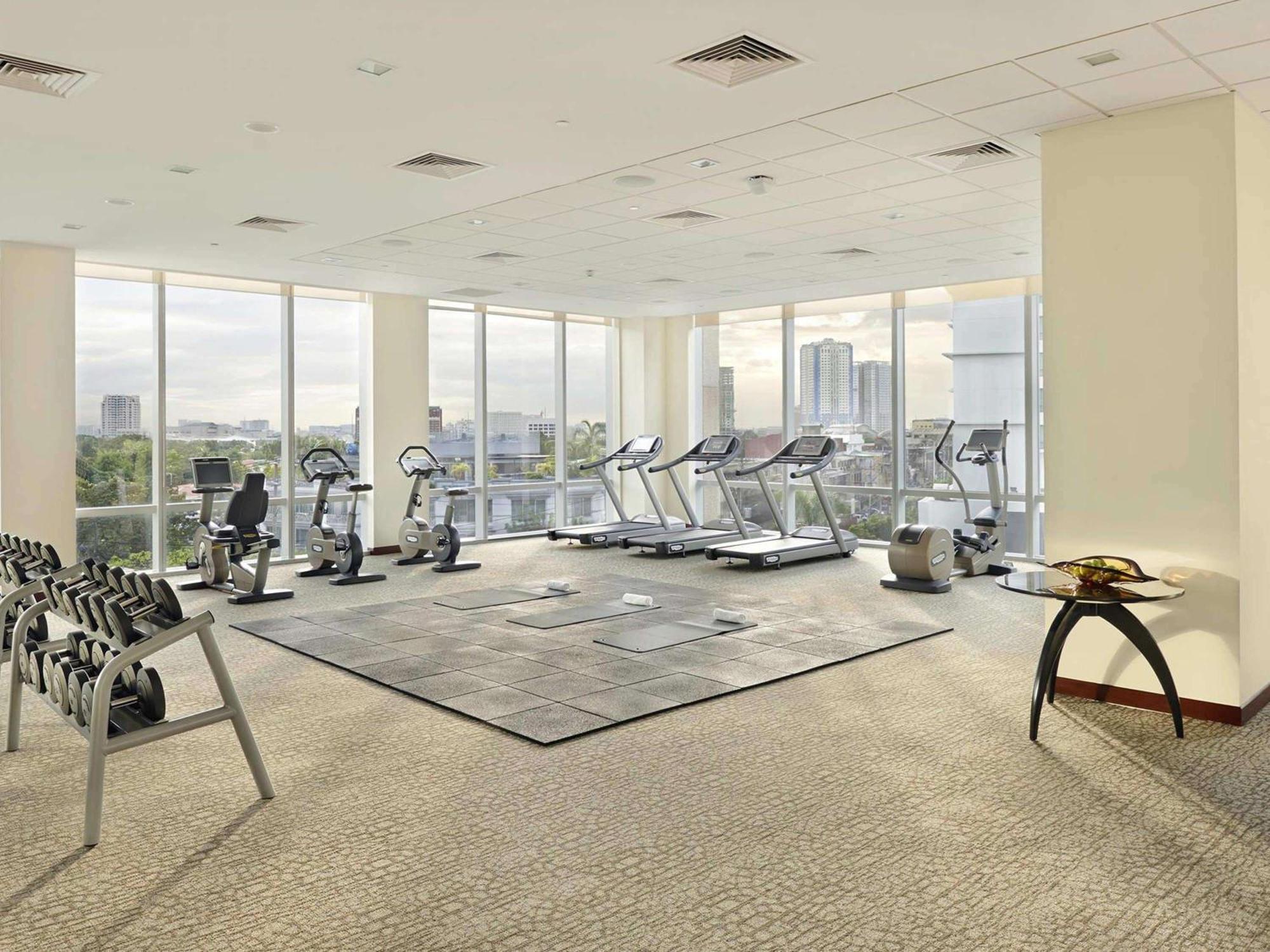 Fairmont Makati Hotell Makati City Eksteriør bilde The gym at the 1000 Museum
