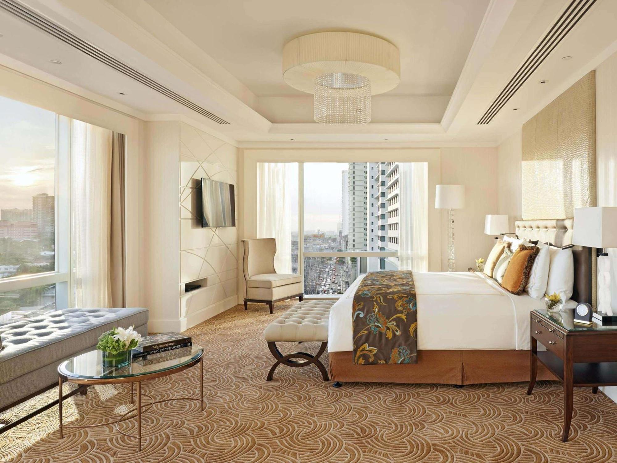 Fairmont Makati Hotell Makati City Eksteriør bilde A bedroom at the Shangri-La Hotel, Kuala Lumpur