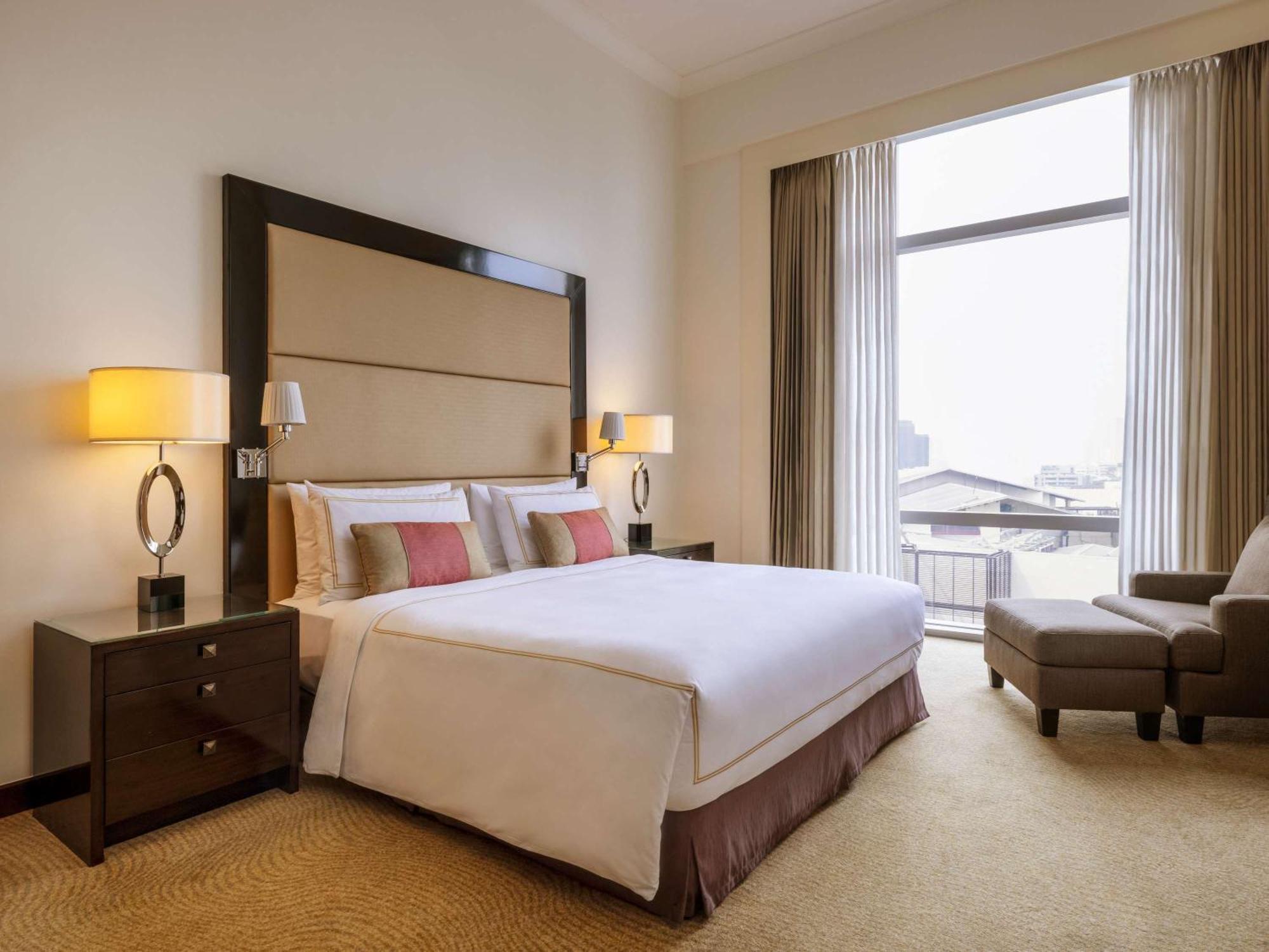 Fairmont Makati Hotell Makati City Eksteriør bilde A bedroom at the hotel